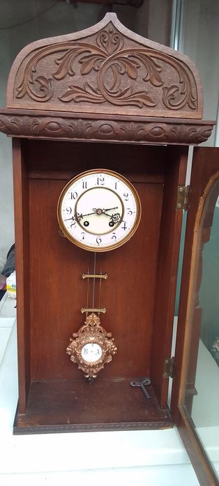 Ceas de perete cu pendul vechi