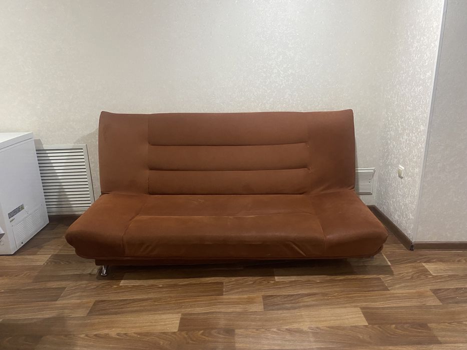 Кухонный уголок с диваном