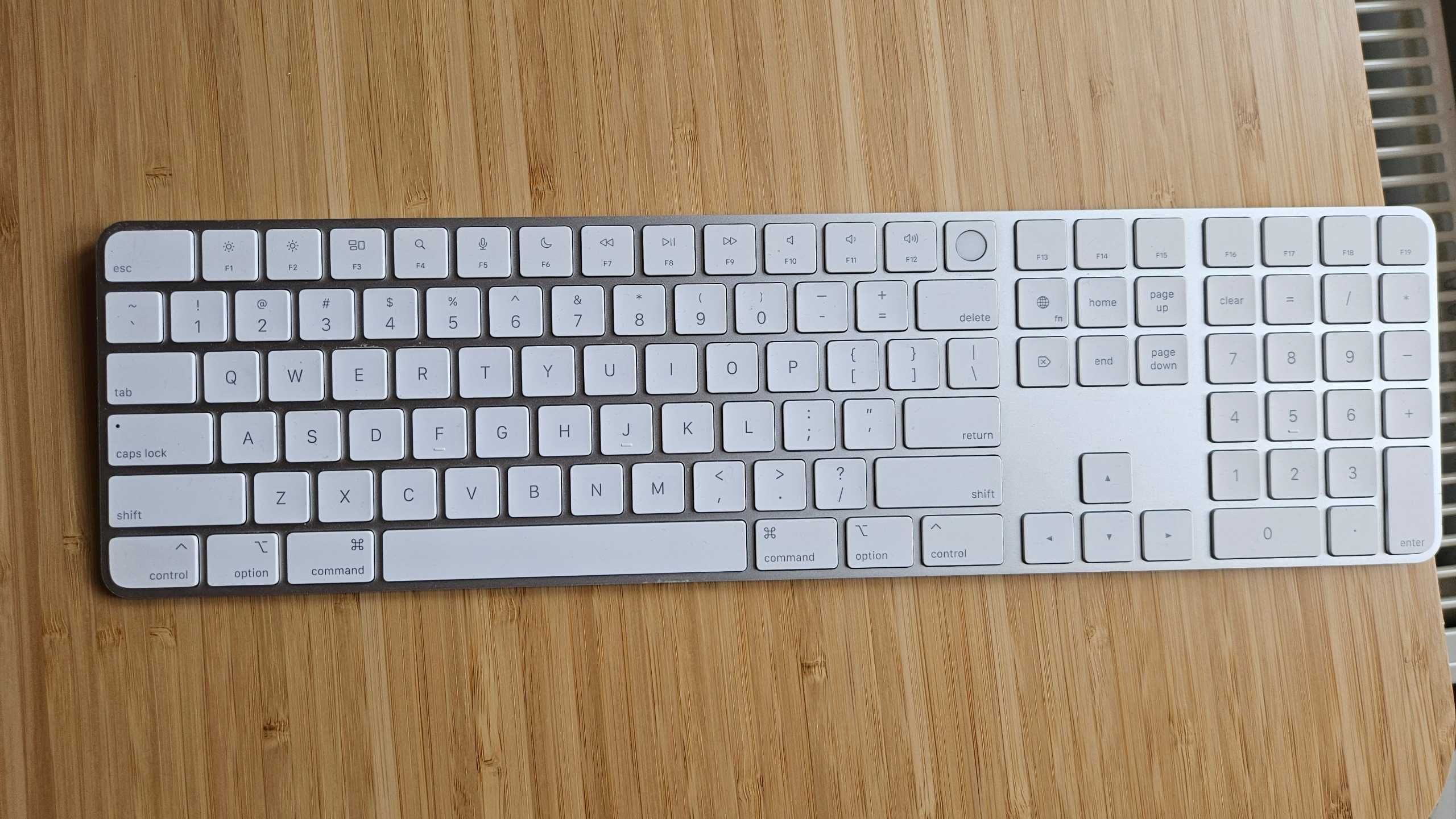 Tastatura Wireless APPLE Magic Keyboard cu Touch ID (2024)