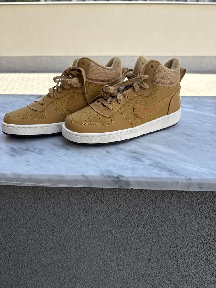 Обувки Nike Court