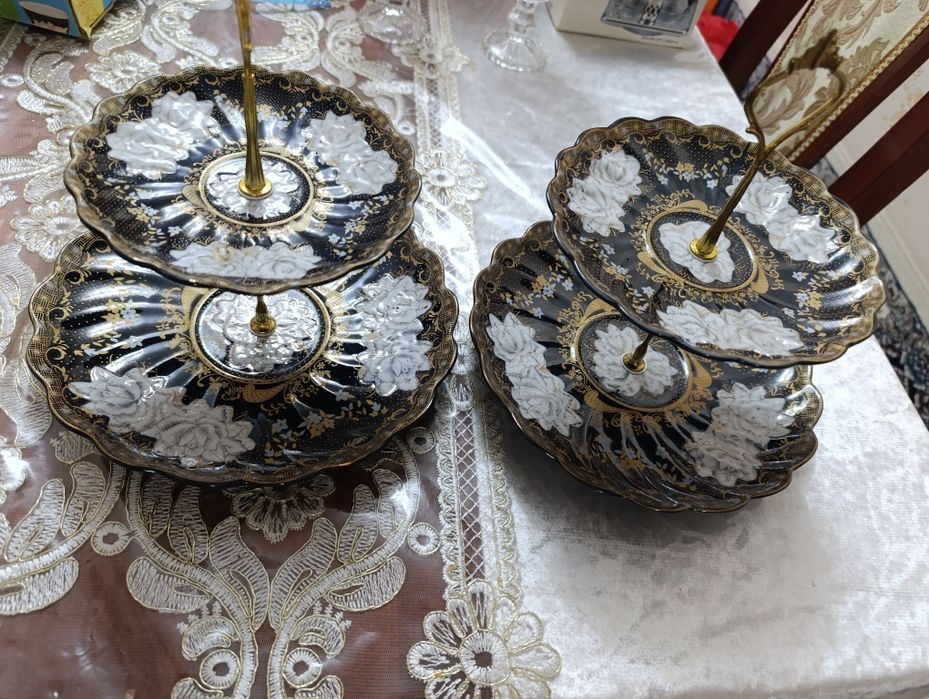 Chinni etajerka sotiladi.