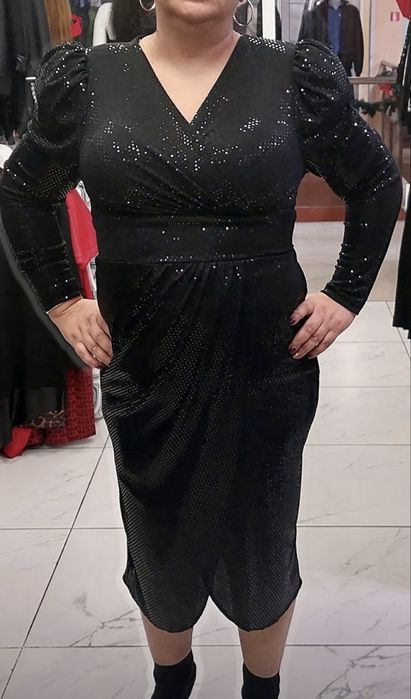 Чисто нова рокля с пайети размер Хл