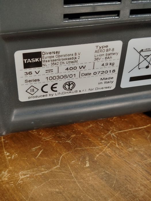 Aspirator TASKI Aero BP-B cu acumulator și incarcator