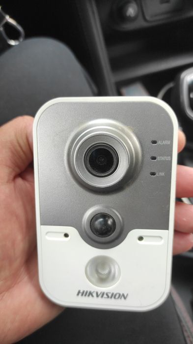 Камера видеонаблюдения Hikvision DS-2CD2422FWD