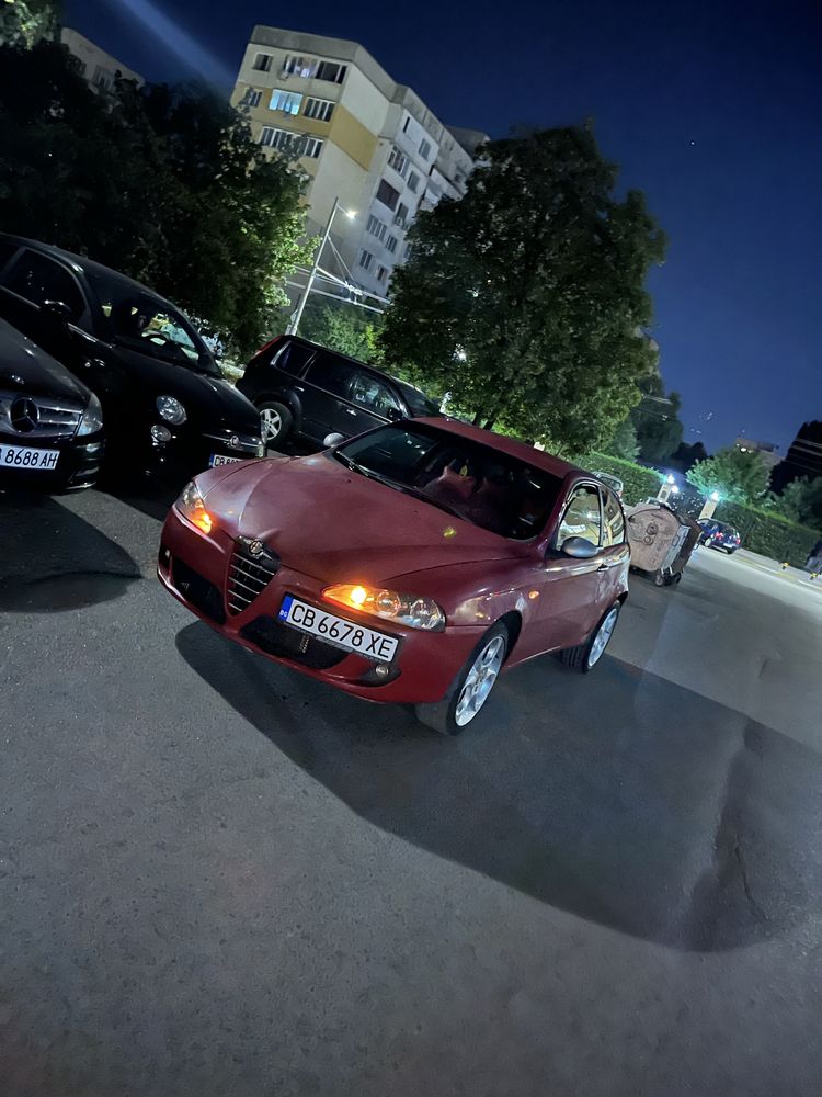 Продавам Алфа ромео 147 twin spark