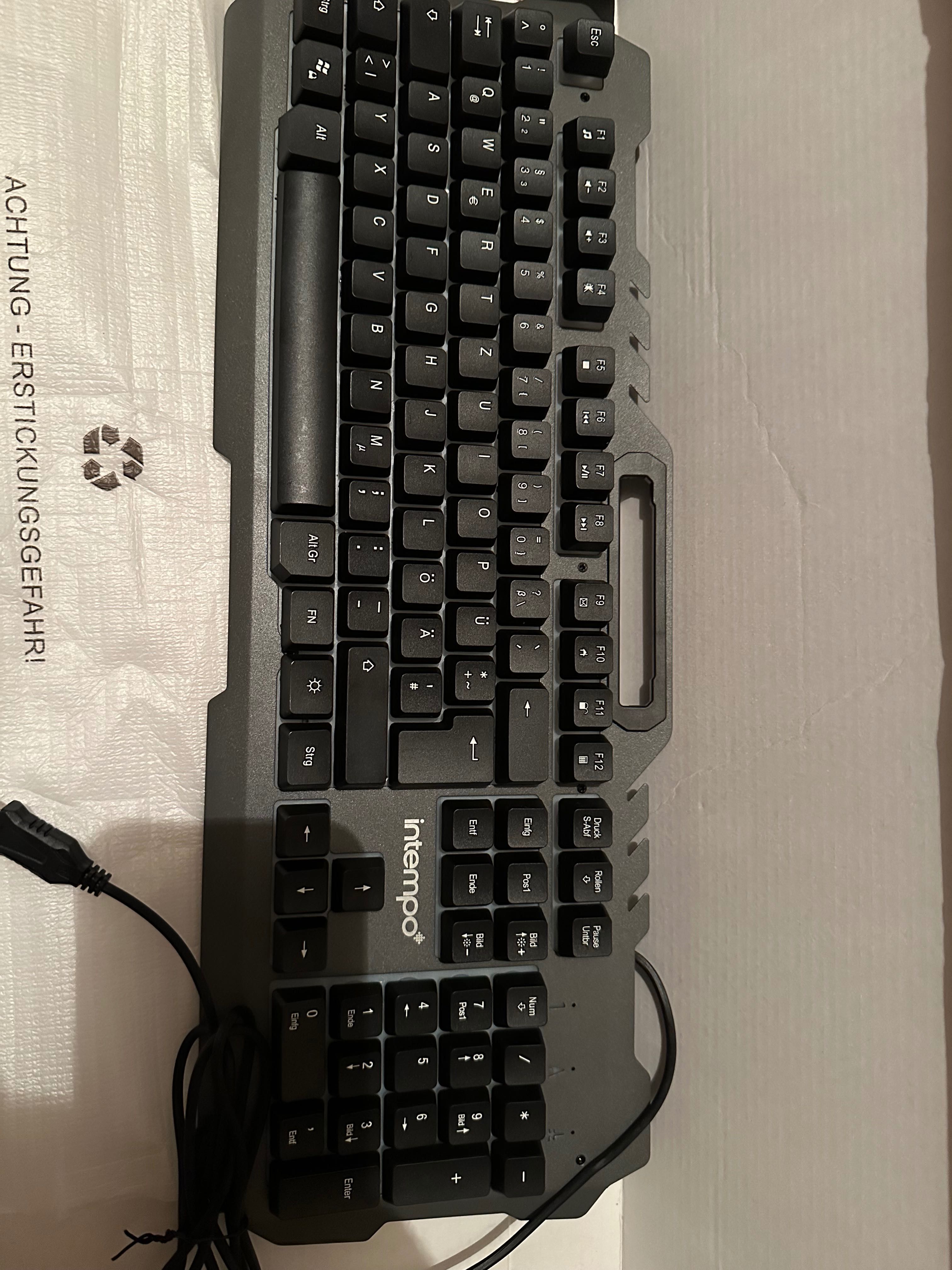 Клавиатура RGB чисто нова