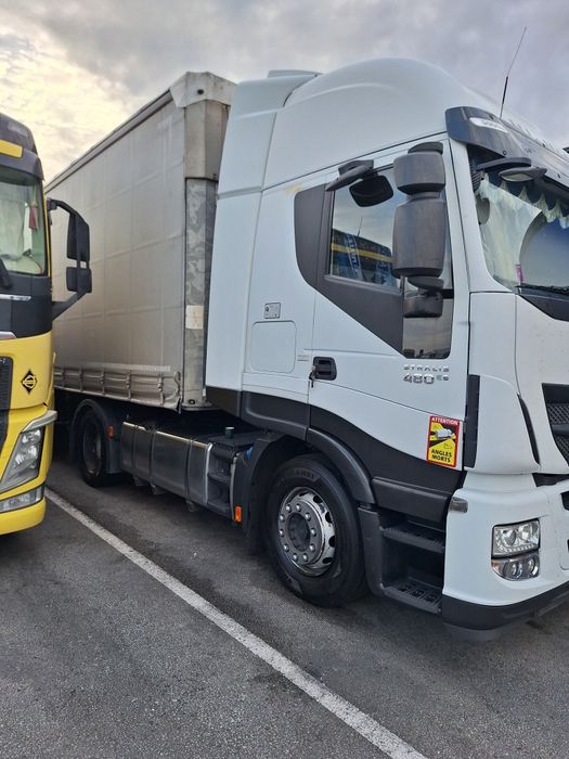 Vând iveco stralis e 6, 480cp+semiremorca schmitz, ambele 2015
