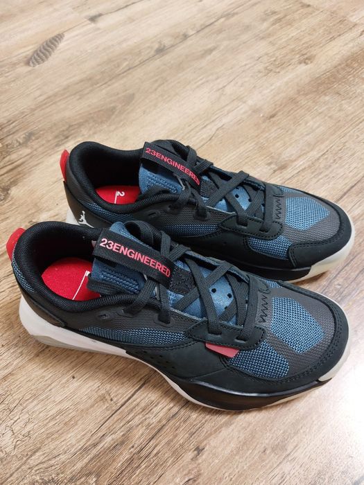 Adidasi Nike JARDEN AIR 200 E