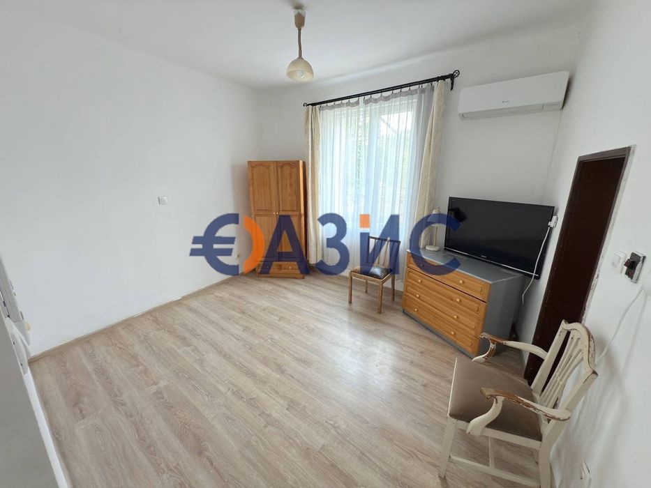 Къща с 2 спални, 75 кв.м. + 430 кв.м. двор, Средец, област Бургас,