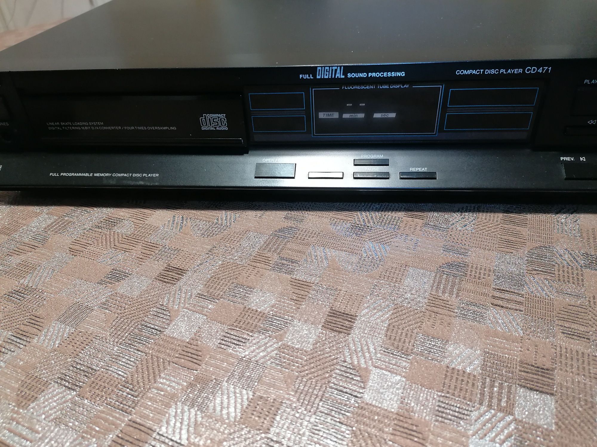 Компакт диск плеър модел  PHILIPS CD 471 -DAC TDA1541 A