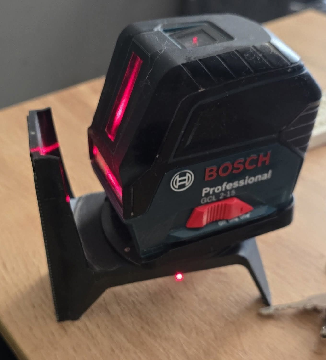 Лазерен Нивел BOSCH GCL 2-15 нов