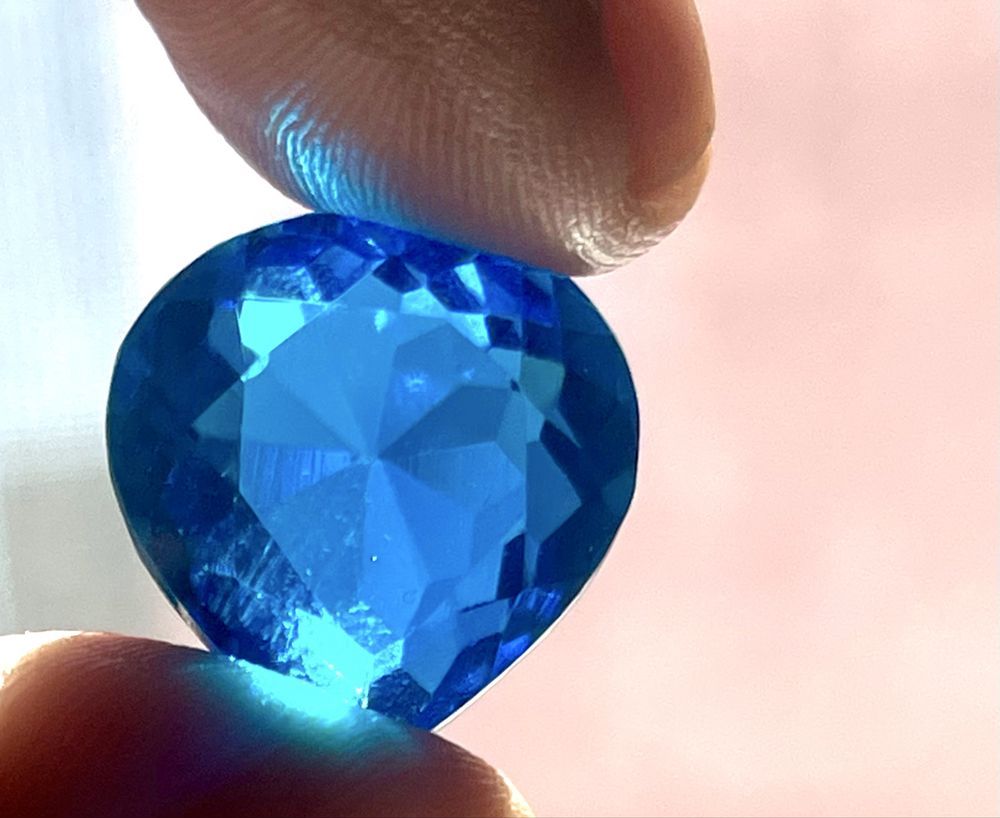 Topaz Natural Albastru Certificat - 24.0 Ct - Ideal pentru Bijuterii