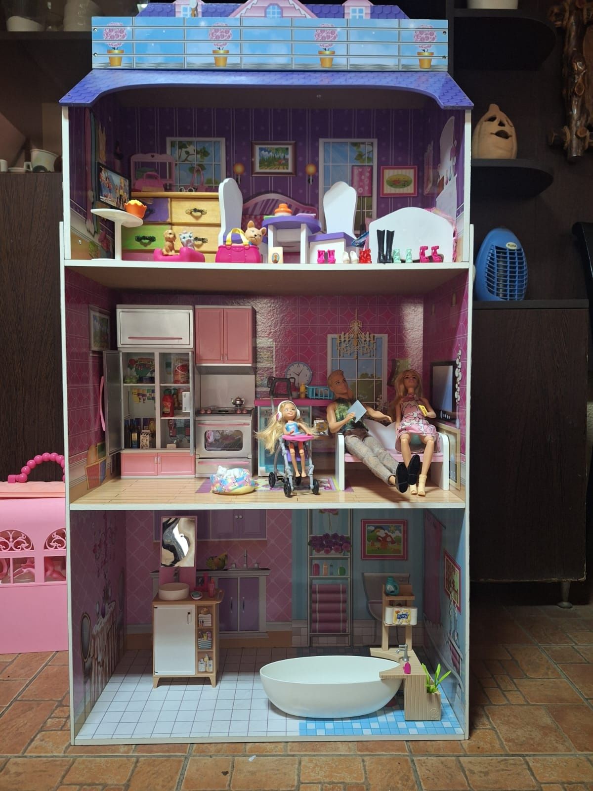 Vând casă de joacă pentru copii 160 cm cu accesorii Barbie.,