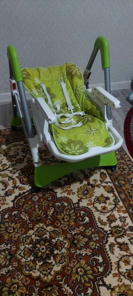Продам столик для кормления