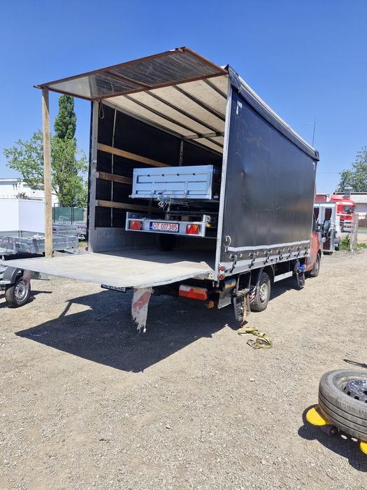 Transport marfă cu dubă prelată și lift hidraulic
Transport