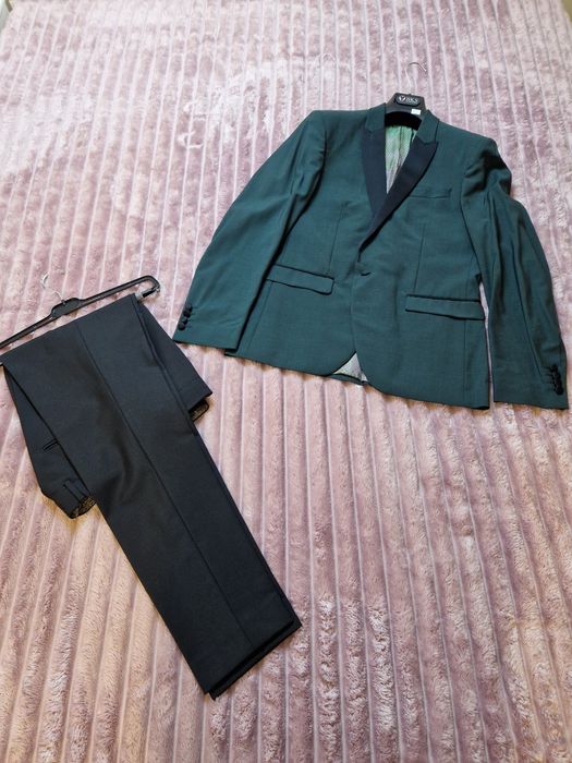 Costum ceremonie BKS + cămasă Genarte, stare impecabilă - 1400 lei