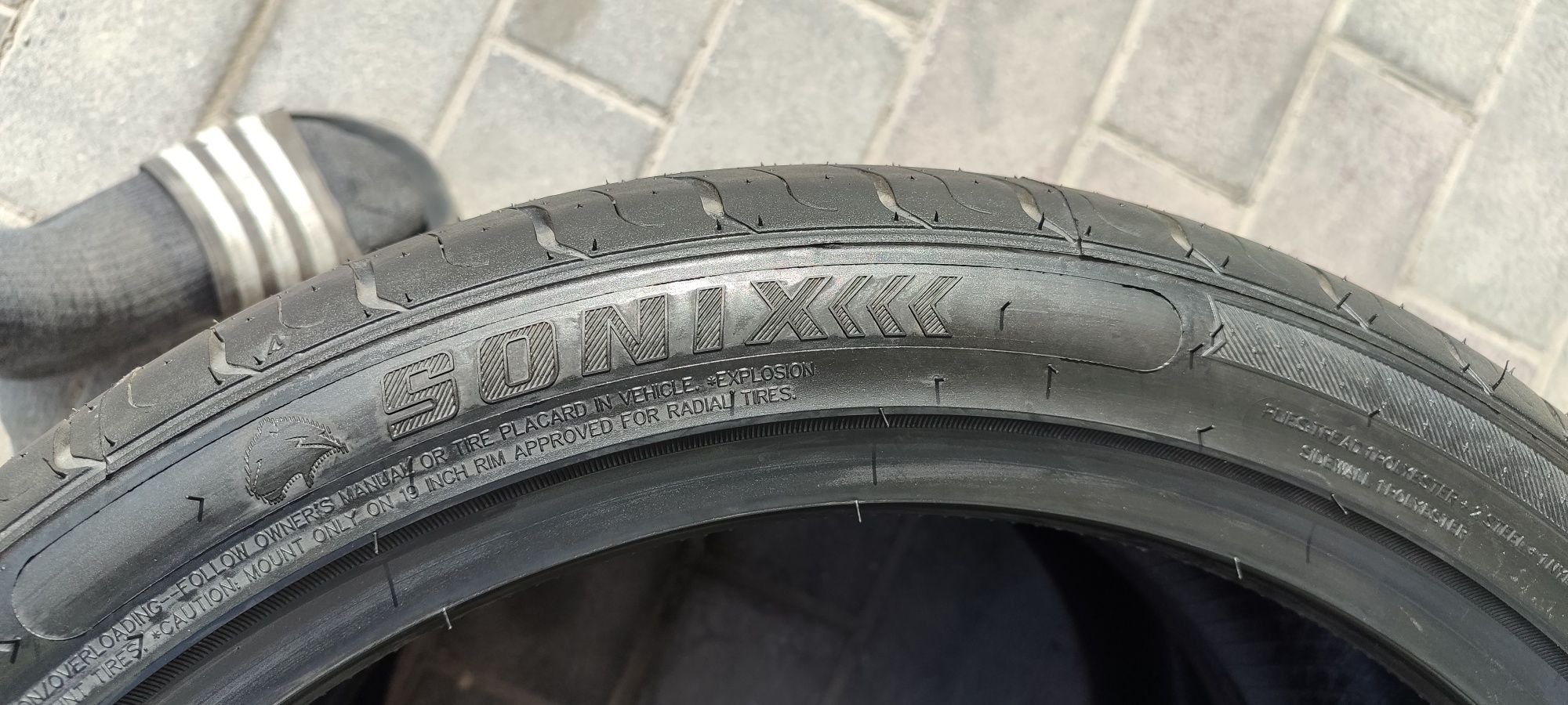 235/40R19 2 шины