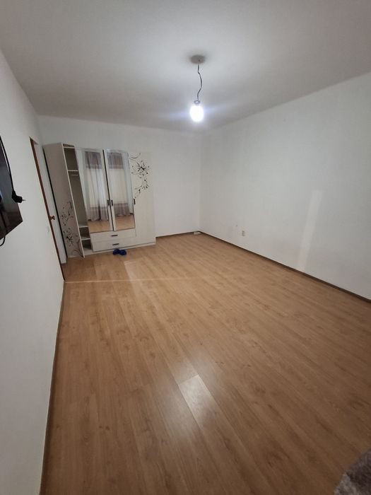 Сдаётся 1комн.кв в г.Уральске.5мкр 7 дом 4 этаж Рядом "НИШ" .