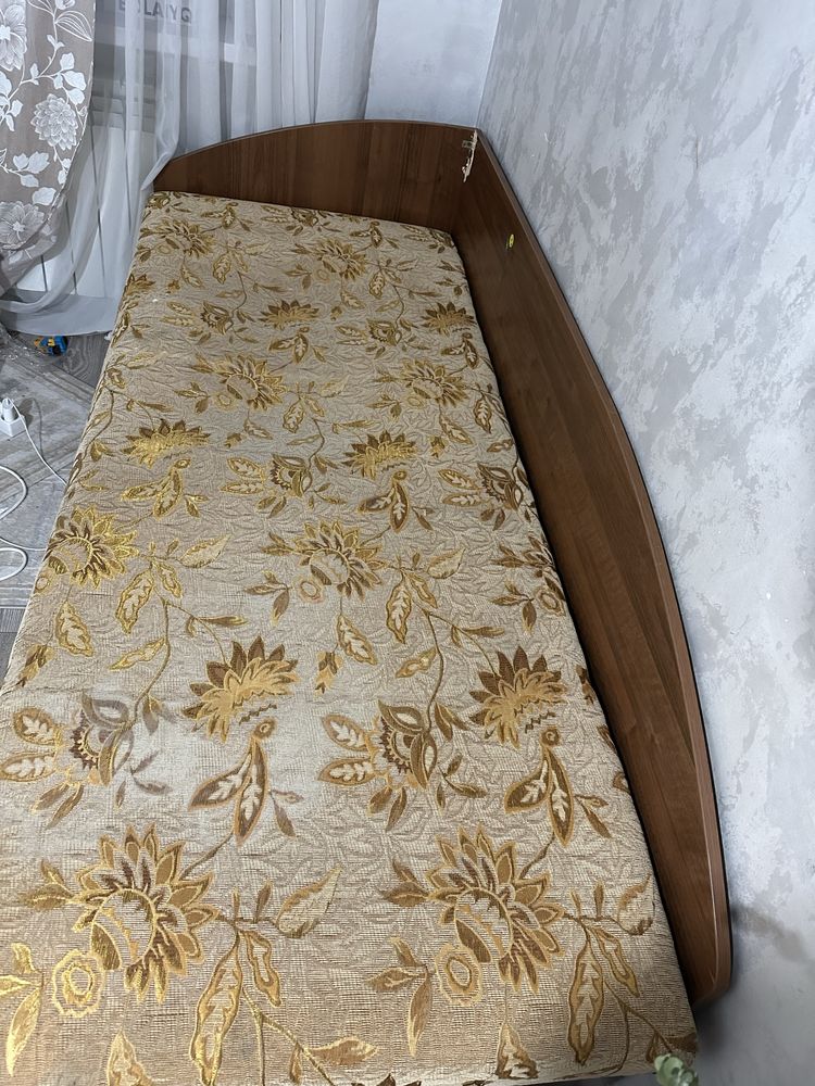 Кровать со встроенным матрацем