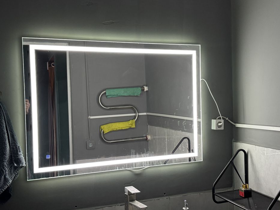 Продам зеркало с освещением