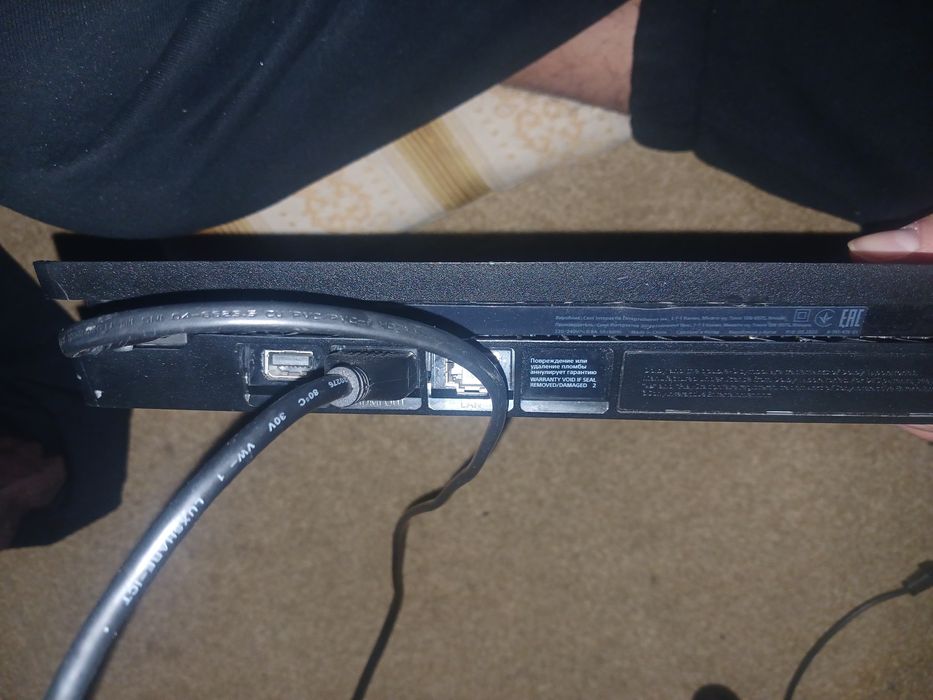 Продою Ps 4 в хорошом состаяние