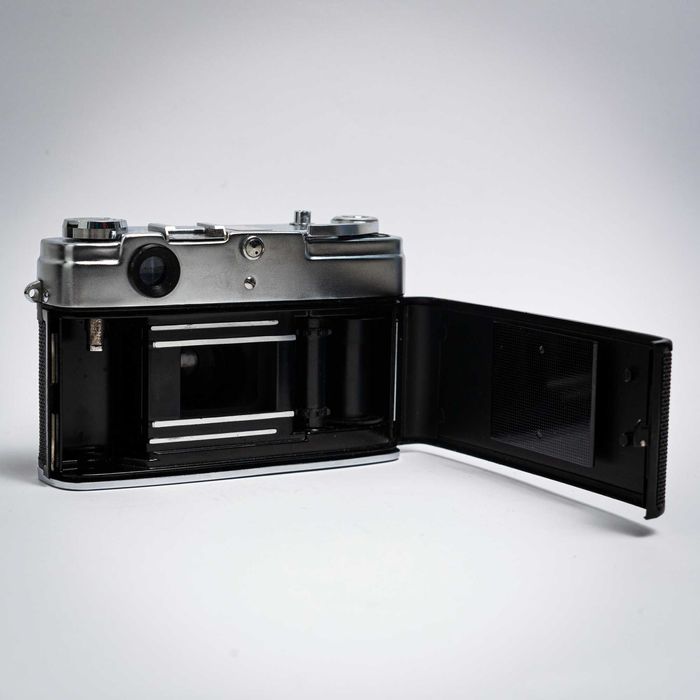 Aparat foto Yashica Minister II in stare EXCELENTA cu husa originala.