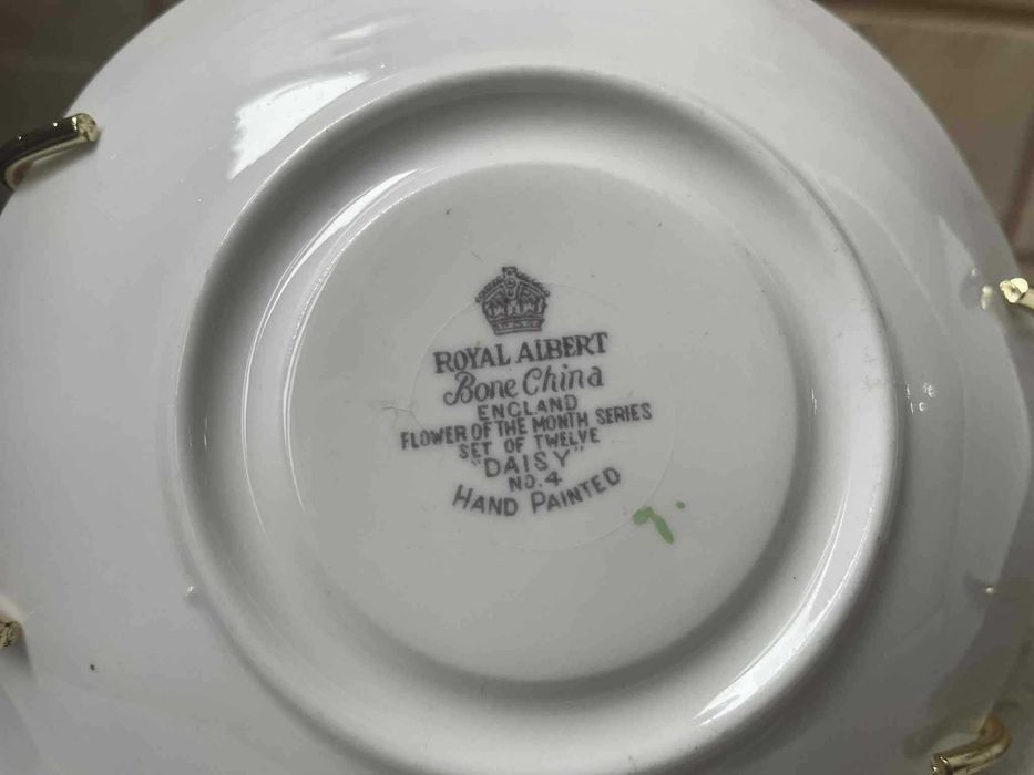 ROYAL ALBERT красиви кошнички за бонбони или малки плодове