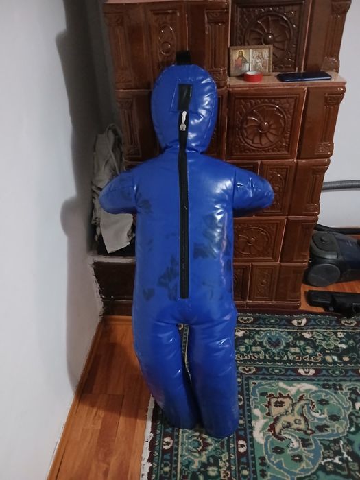 Vând manechin de lupte