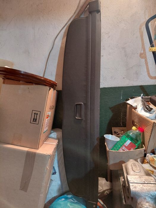 Щора за багажник на wv passat комби модел 2000год,