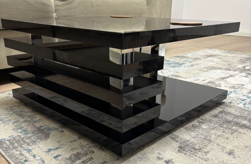 Masă de cafea modernă neagră lucioasă – stare bună, București