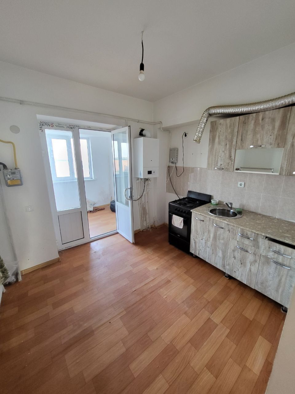 Продается Янги-Хают р.й 8-худуд 3/9/9. Навастройка Кв.м 84 Балкон 2*6