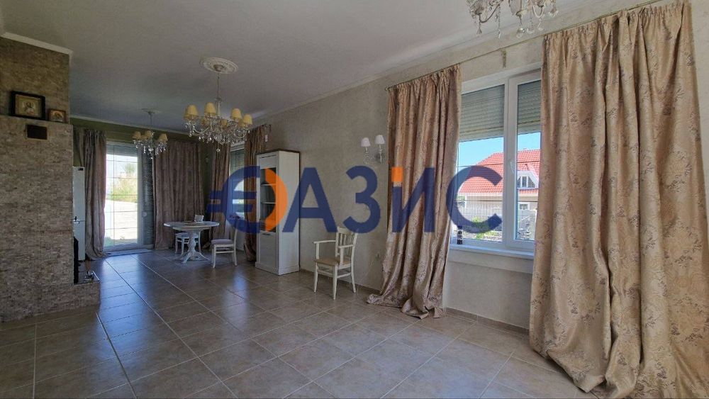 Къща с парцел и басейн, Чолакова Чешма, 212м.кв., цена 349000 евро