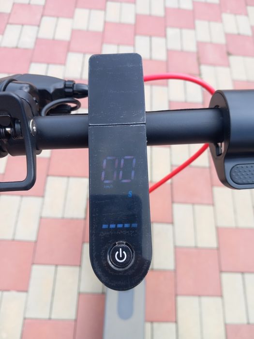 Vând trotineta electrica