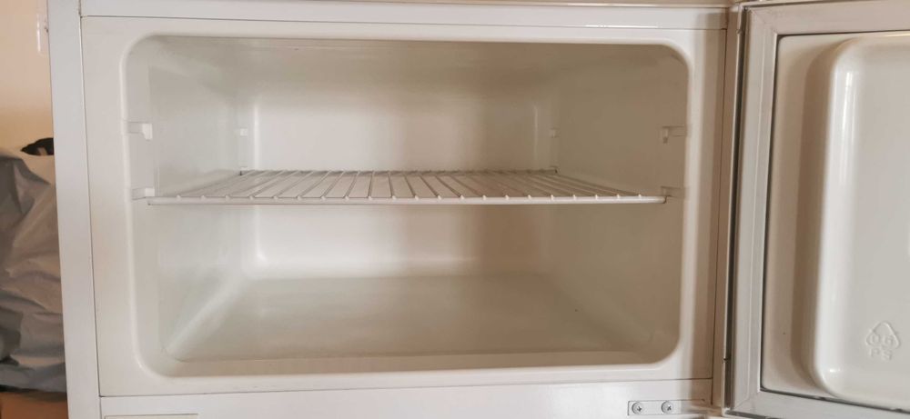 Хладилник с отделна горна камера Conegliano Made in Italy