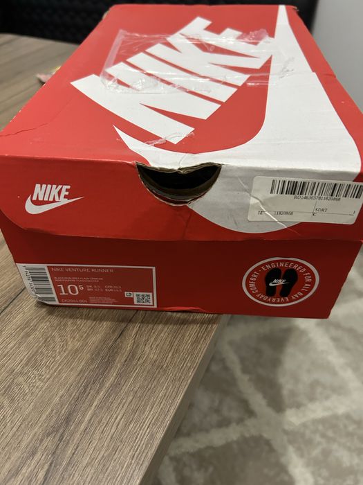 Adidasi nike purtati in stare buna