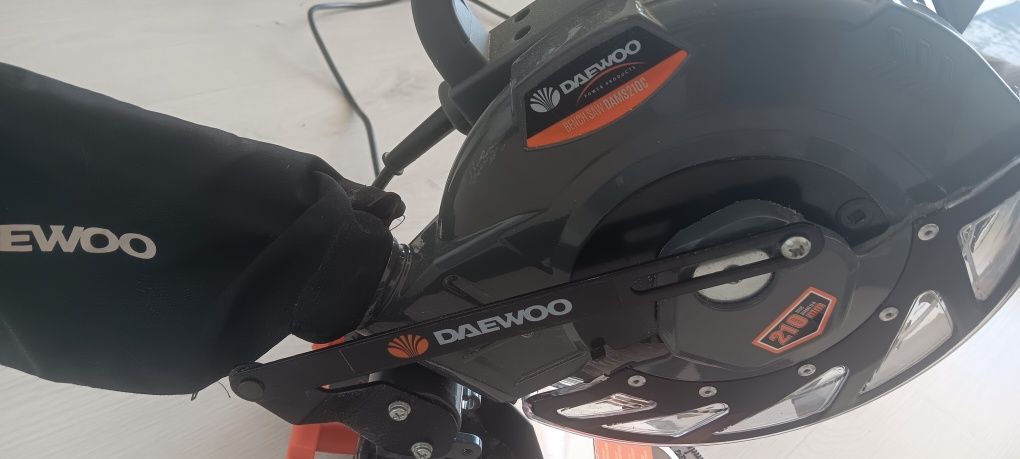 Настолен потапящ циркуляр Daewoo Dams210e10C