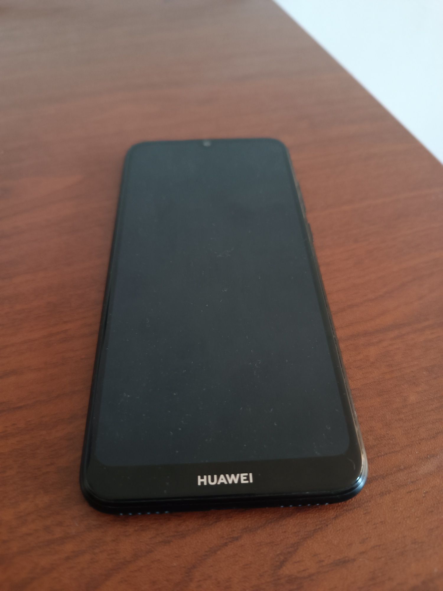 Телефон Huawei Y6 2019
