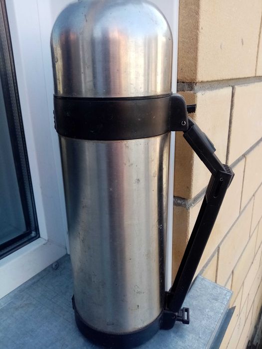 Металлический небьющийся походный термос 1,2 л с клапаном и ручкой