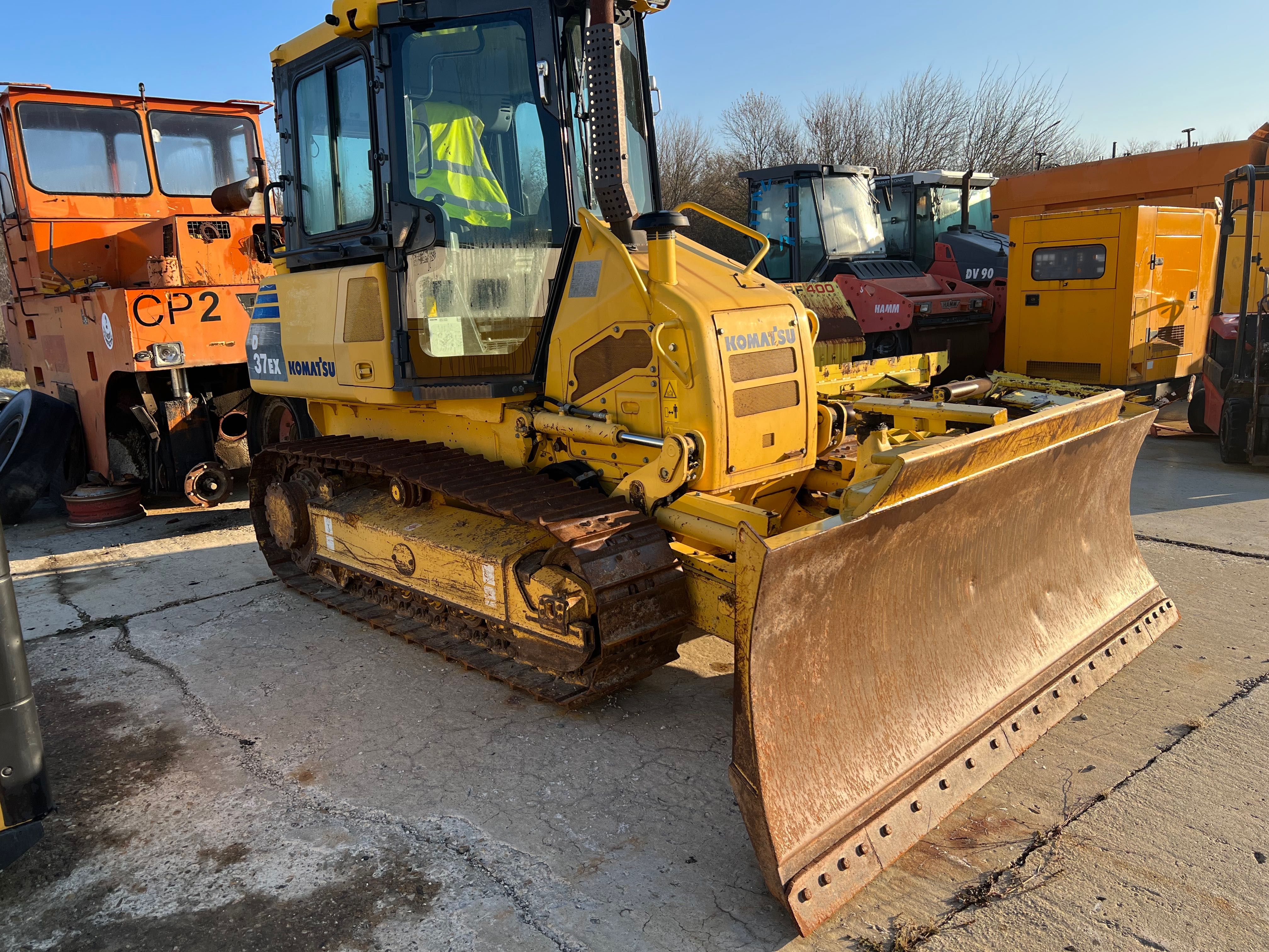 Buldozer Komatsu D37 de închiriat