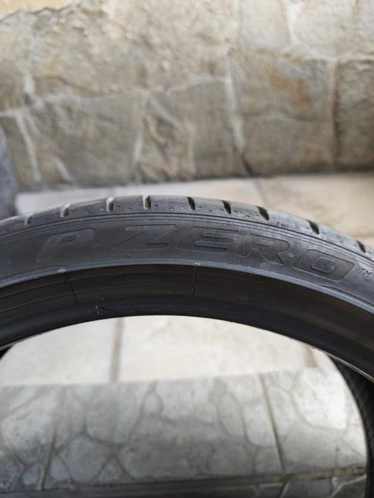 PIRELLI P ZERO.-235-35-19 Made in Italy 160лв.