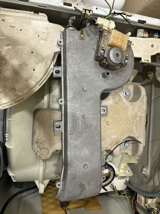 Продавам резервни части за пералня