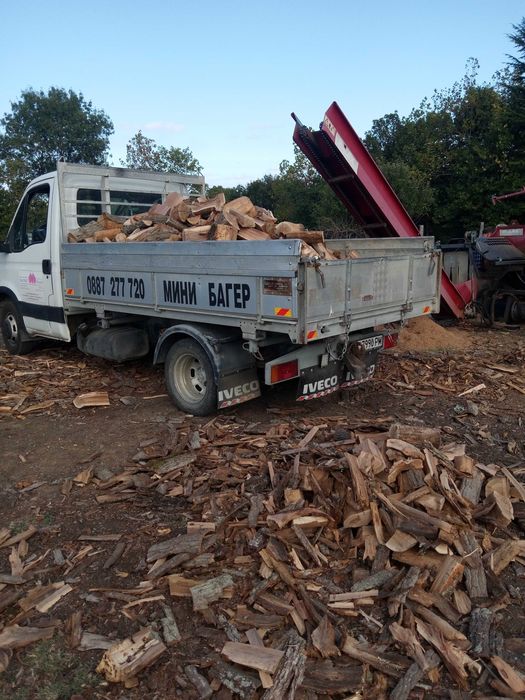 Услуги с мини багер, бобкат, и малък самосвал.