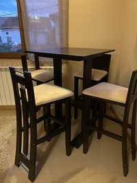 Стилен комплект от маса и столове