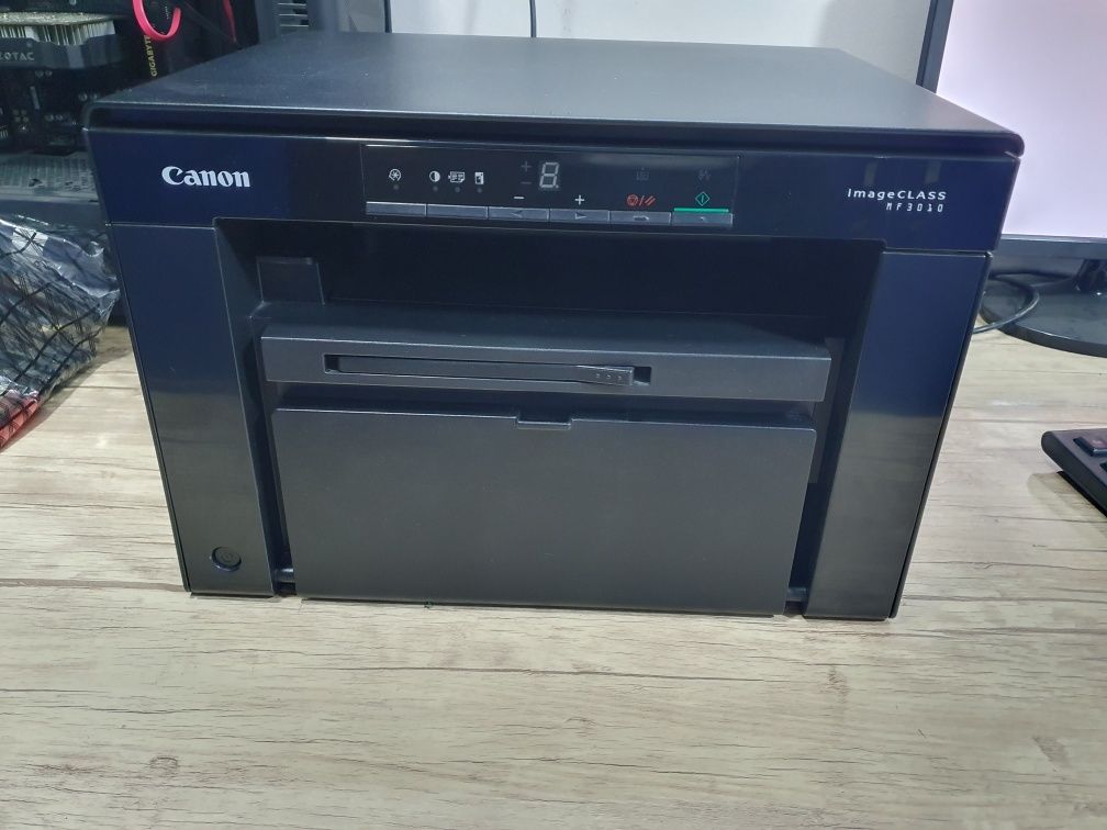 Canon 3 в 1  MF 3010 в идеальном состоянии