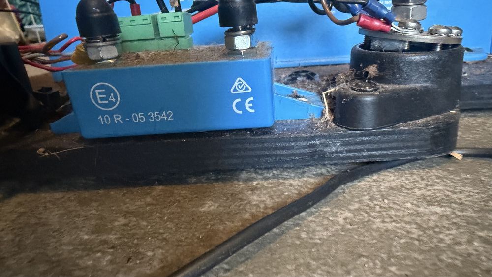 Invertor Victron 12/800 plus dispozitiv inteligent cuplare Baterie