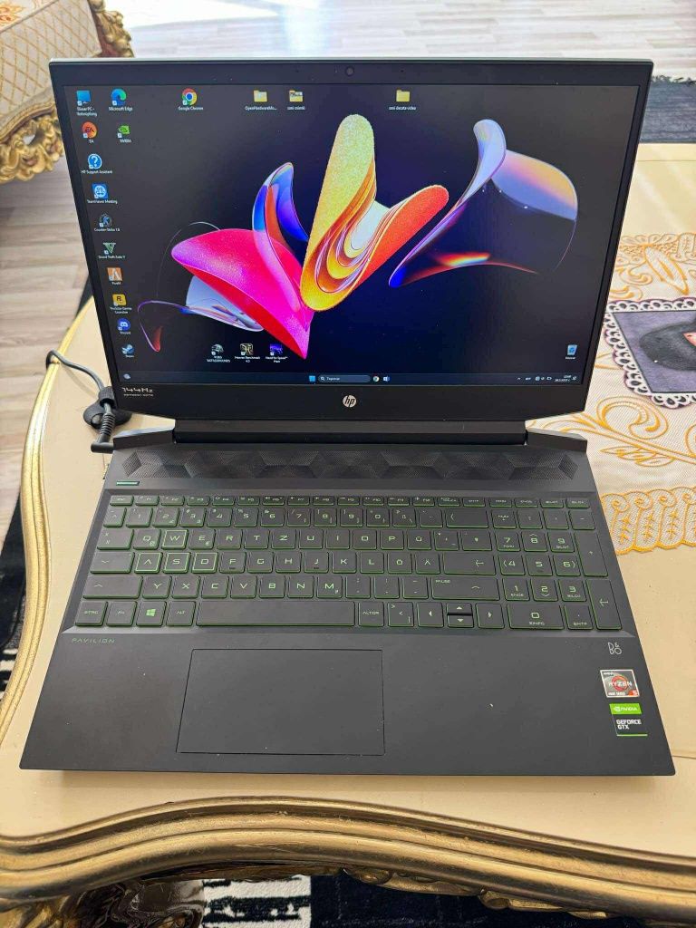 HP Pavilion 15 - геймърски лаптоп