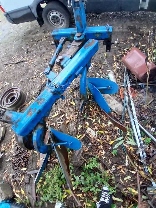 Vând plug reglabil .500€ negociabil