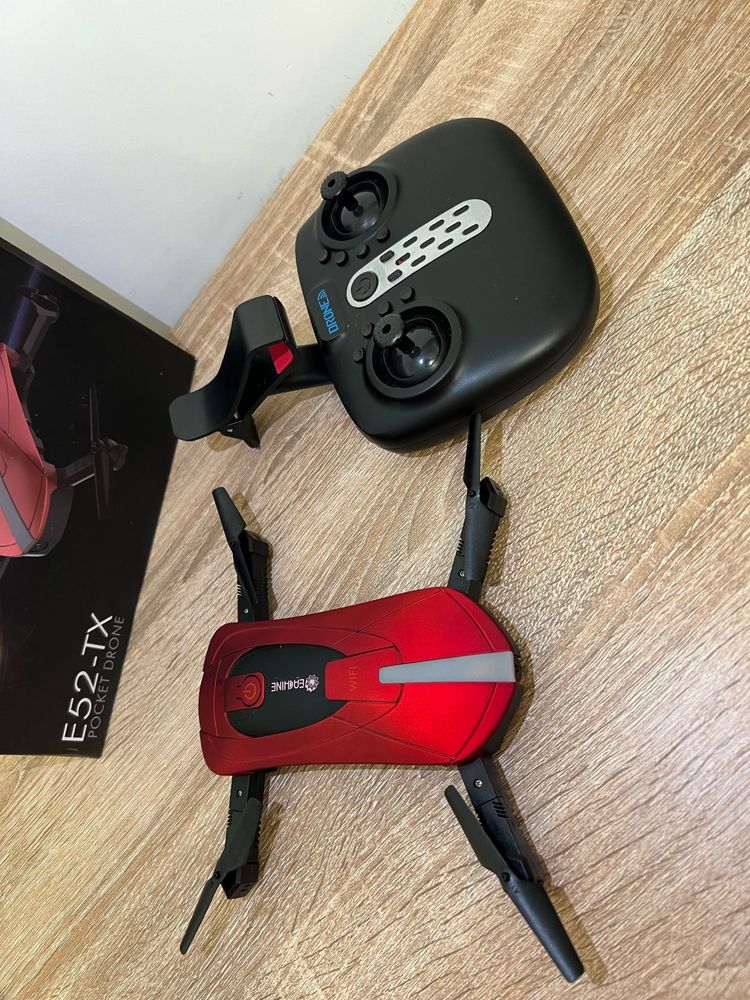 Dronă Eachine E52