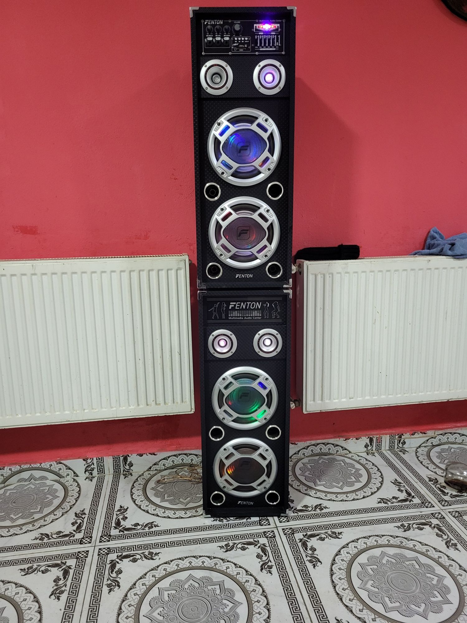 Vând boxe cu bluetooth