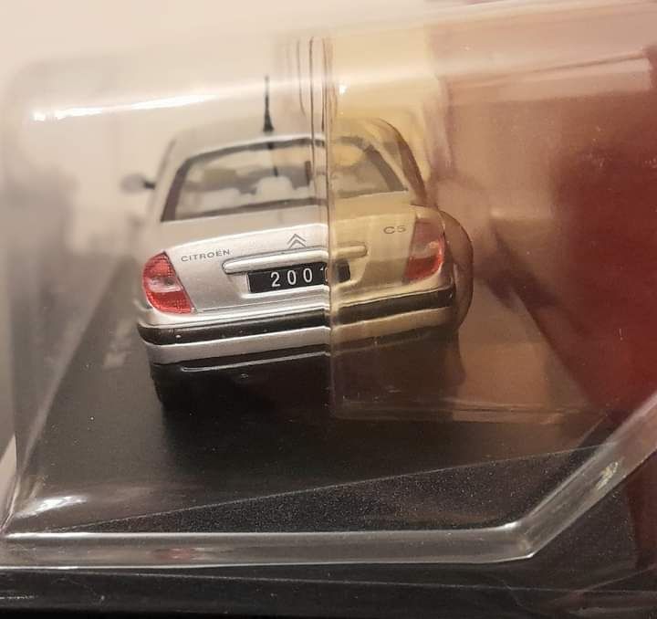 Citroen C5 (2001) 1:43 Universal Hobbies